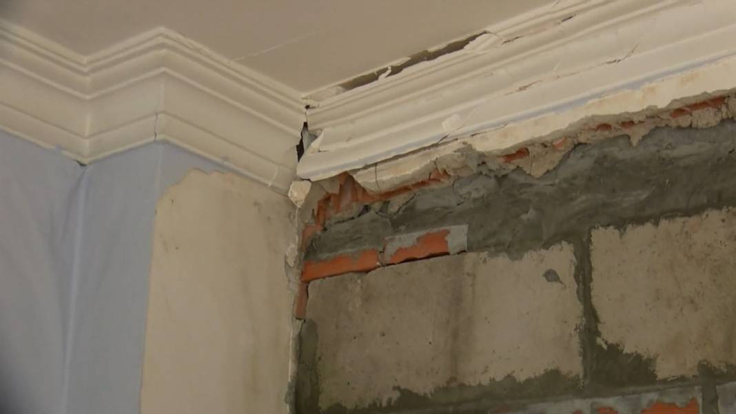 Genç kadın üstünü değiştirirken kendini dışarıda buldu! Bu kadar sorumsuzluk 'Pes' dedirtti 11